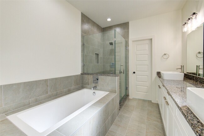 Building Photo - 2928 El Fenice Ln