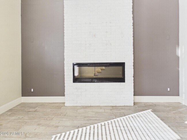 Building Photo - 4816 N Woodmere Fairway