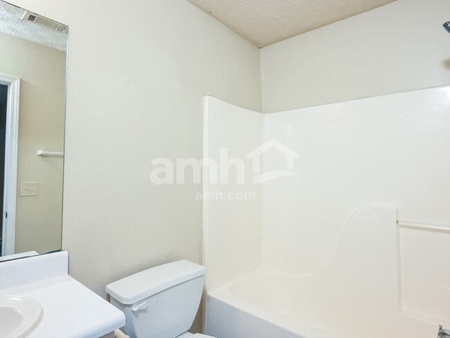 Building Photo - 154 Azalea Dr