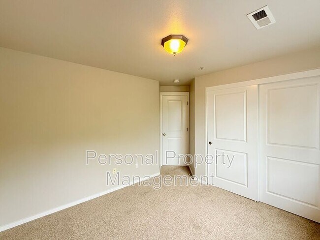 Building Photo - 105 S 2nd Pl