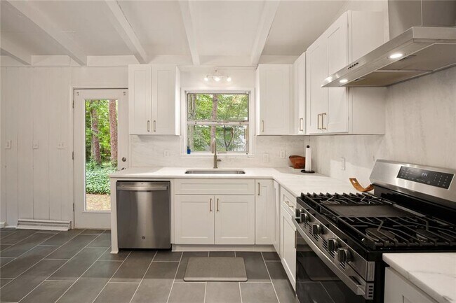 Building Photo - 2700 Brook Park Way