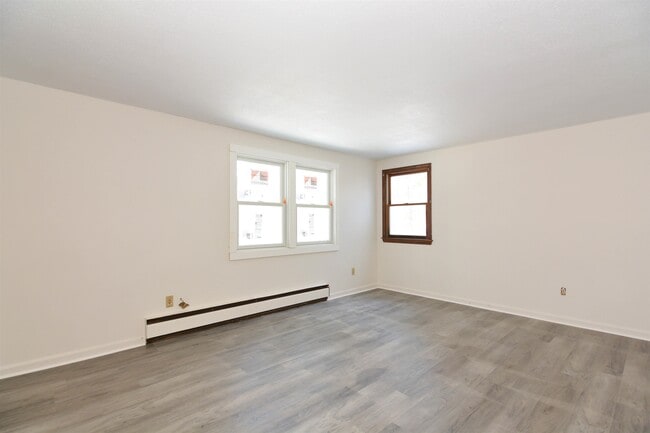 Building Photo - 3 Holly Ln