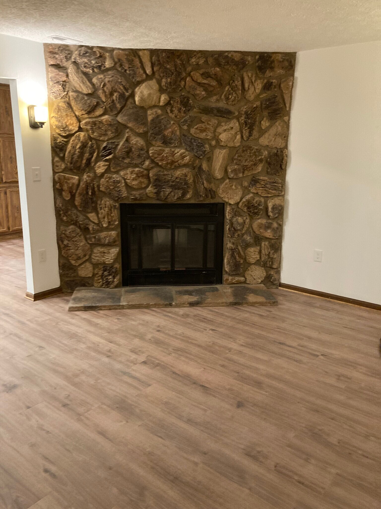 Family room - 23 Hedgerow Ln