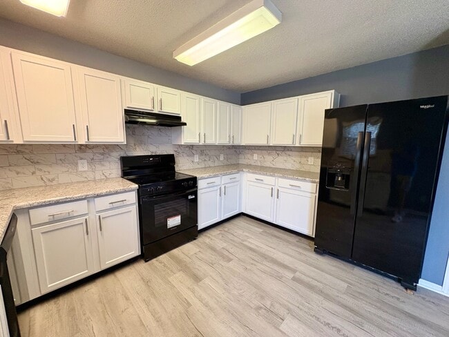 Building Photo - 6857 Maywood Cir