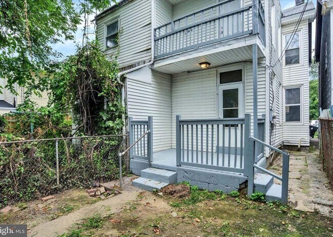 Building Photo - 52 Balm St