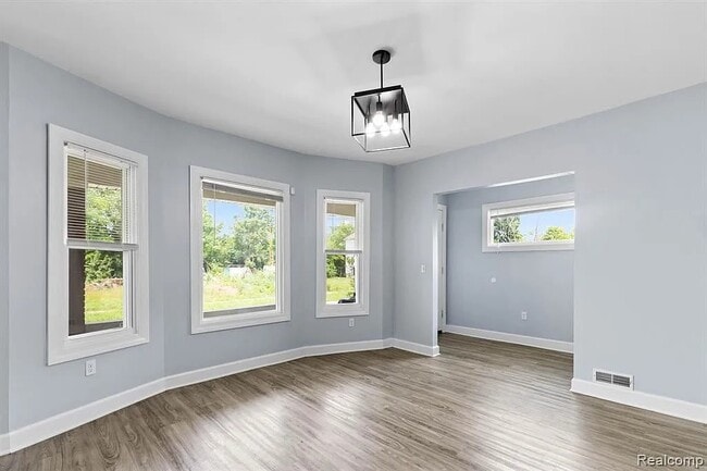 Building Photo - 248 Leicester Ct
