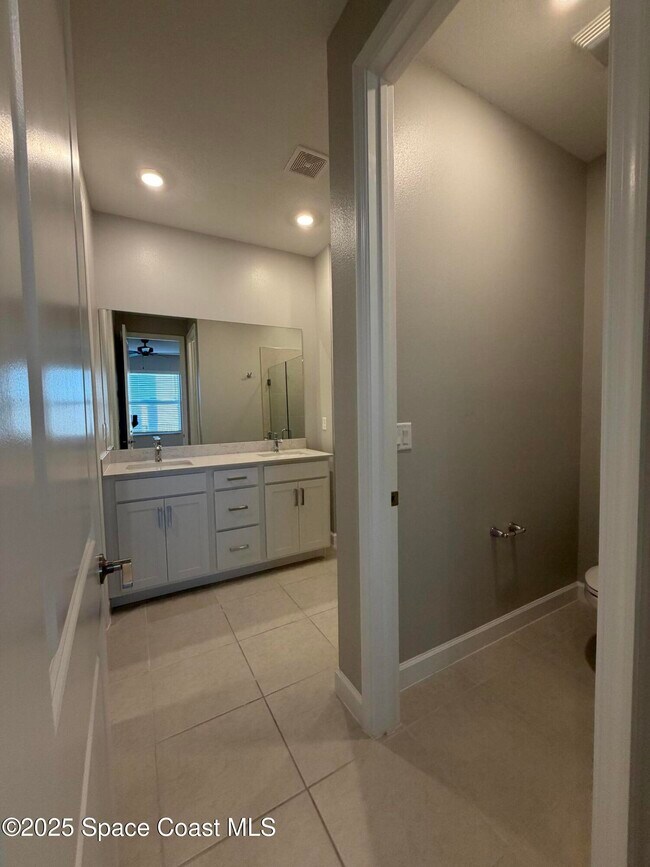 Building Photo - 1919 Croft Inlt Dr NW