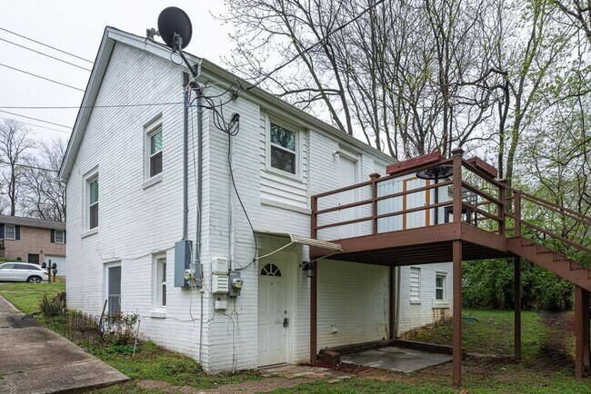 Building Photo - 220 Old Tusculum Rd