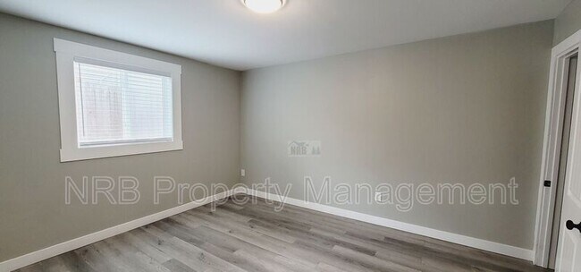 Building Photo - 3216 E Roosevelt Ave