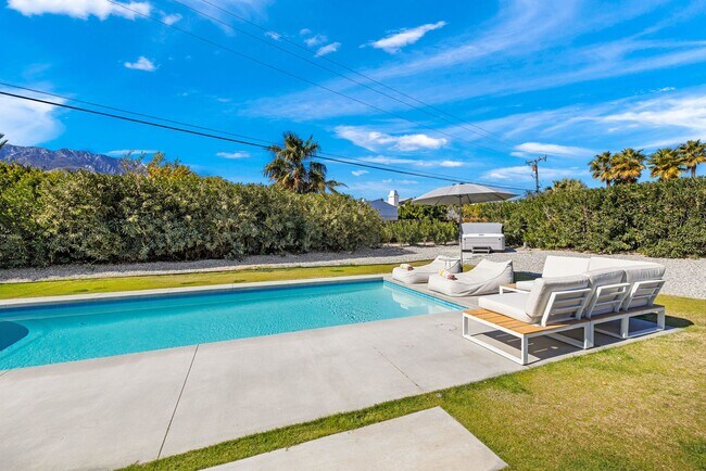 Building Photo - El Retiro - Pool, Jacuzzi, and Private Yard