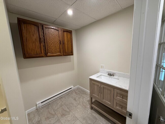 Building Photo - 734 Hudson Ave