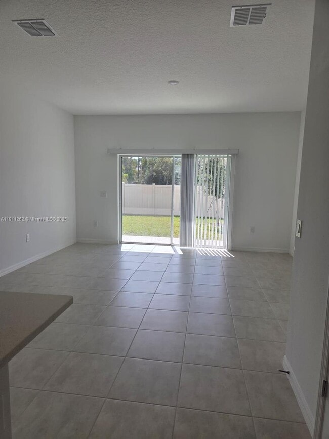 Building Photo - 3013 Skyline Lp