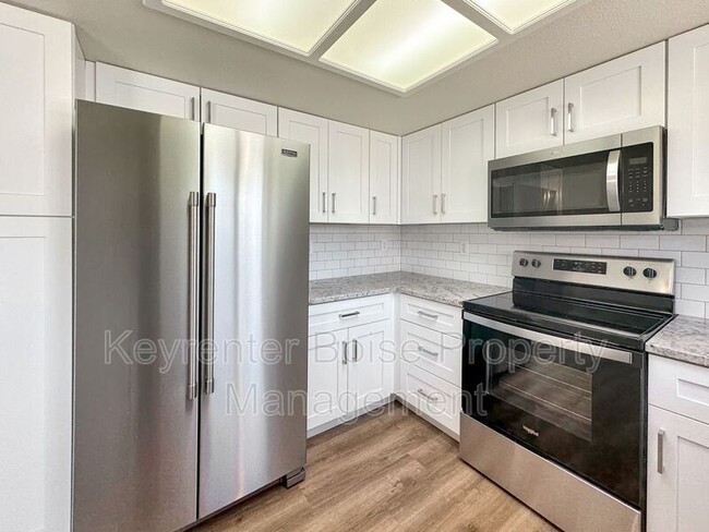 Building Photo - 1350 W Yost Ct