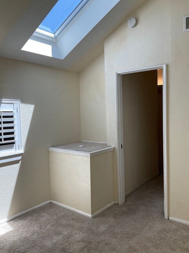 Building Photo - Pre lease !!