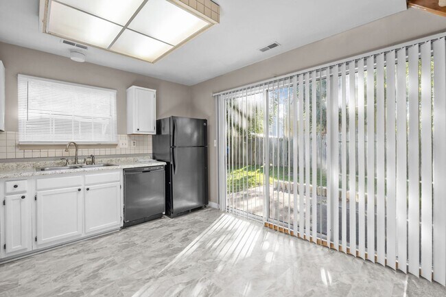 Building Photo - Just Renovated & Ready for You!