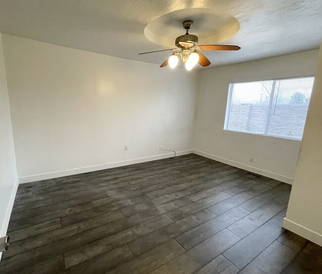 Building Photo - Spacious Taylorsville Home