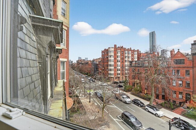 Building Photo - 290 Beacon St
