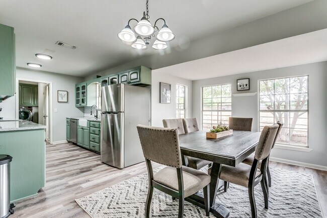 Building Photo - Hard to find Weatherford, TX rental with l...
