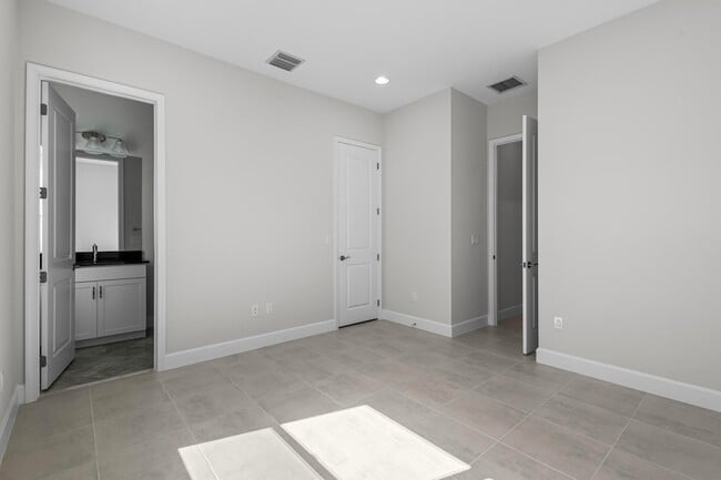 Building Photo - 14200 Lacebark Ln