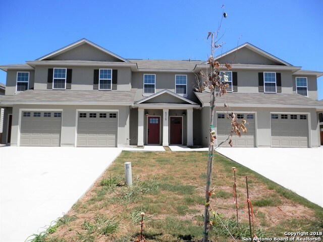 Building Photo - **APPLICATION RECEIVED** Three Bedroom Townhome in Prime Location! Close to New IKEA, I-35, Forum...