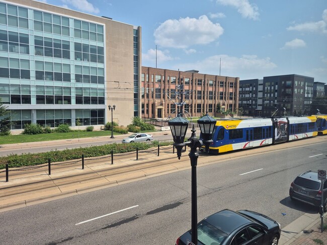 Building Photo - 1912 University Ave W