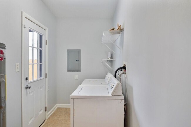 Building Photo - ?969 Oak Grove Road West Homewood!