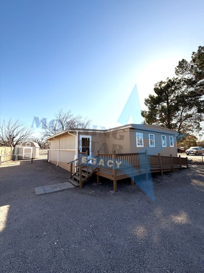 Building Photo - Updated, large lot, refrigerated air! Dona...