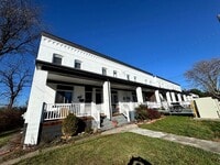 Building Photo - Lovely two bedroom, 1 bathroom Townhome on...