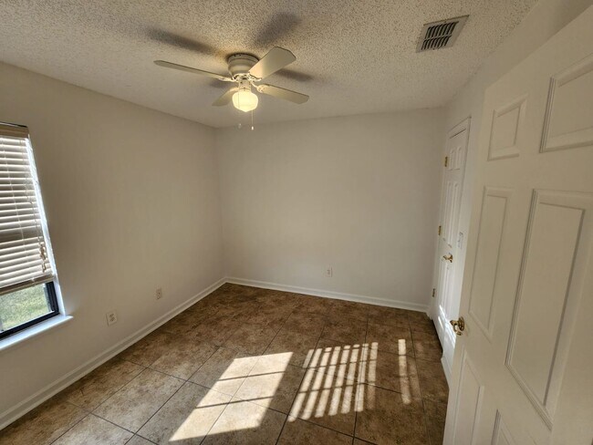 Building Photo - ***TWO WEEKS FREE*** Beautiful 4 bedroom 2 bath Home