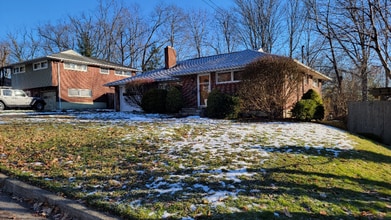Building Photo - 404 Crestwood Ct