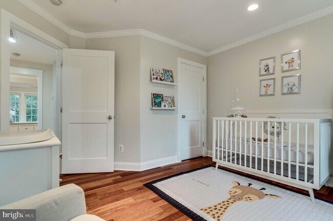 Building Photo - 820 W Glebe Rd