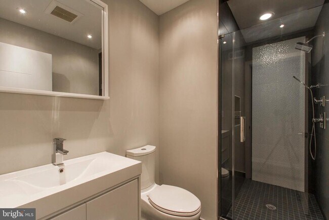 Building Photo - 908 S 21st St