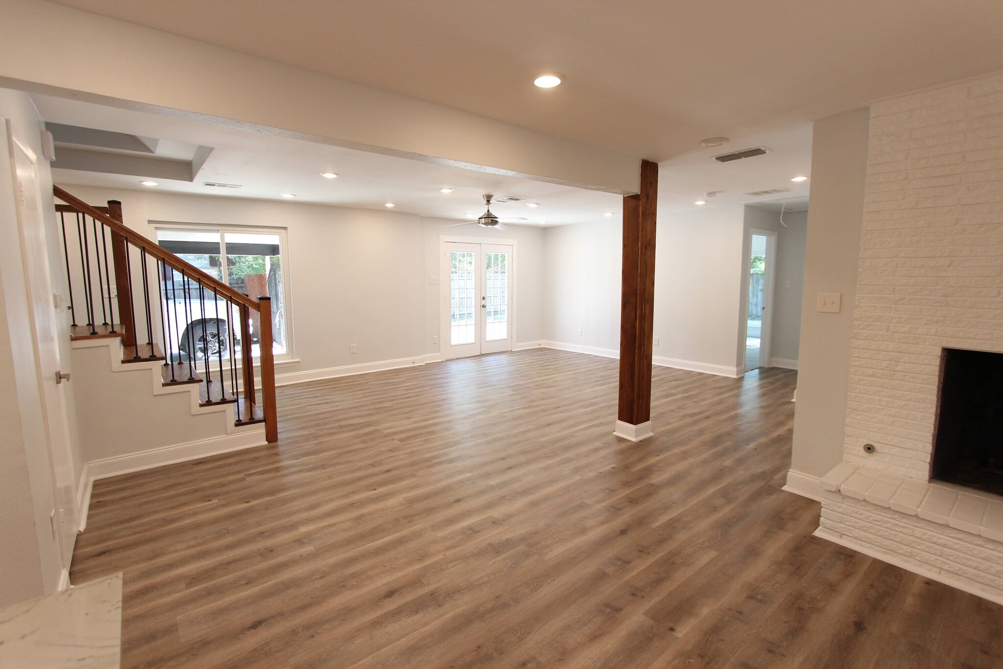 Living room - 1418 Finley Rd