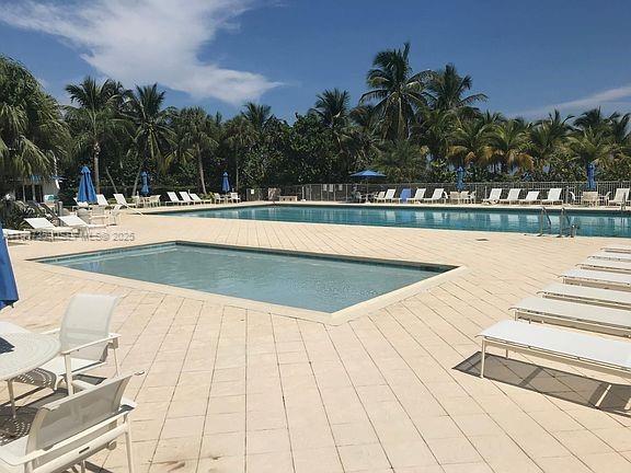 Building Photo - 881 Ocean Dr