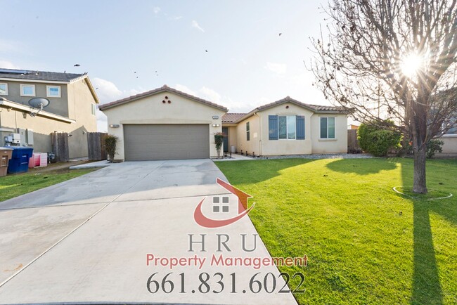 Building Photo - SW-Bakersfield features 3 bed 2 bath with ...