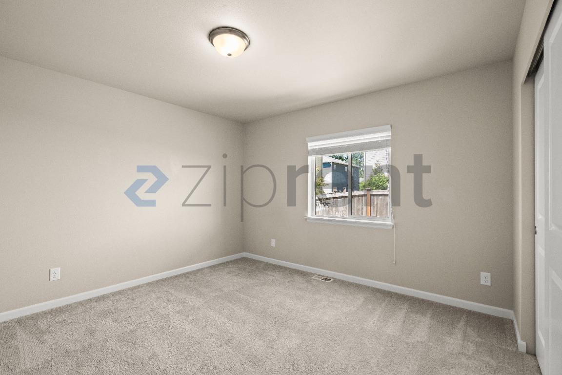 Building Photo - Unit
