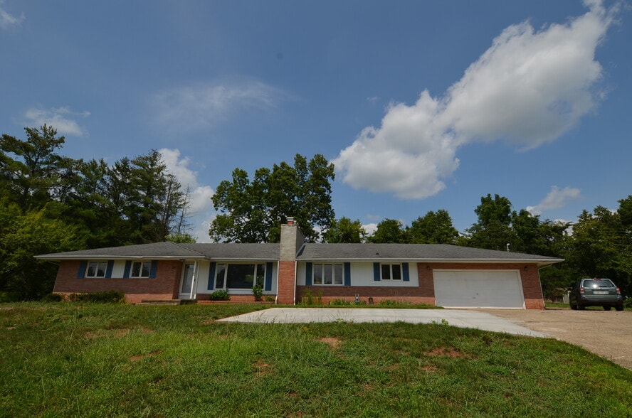 Building Photo - 52 Carol Ln