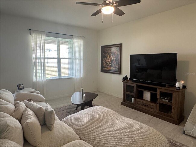 Building Photo - 324 Sofia Ln