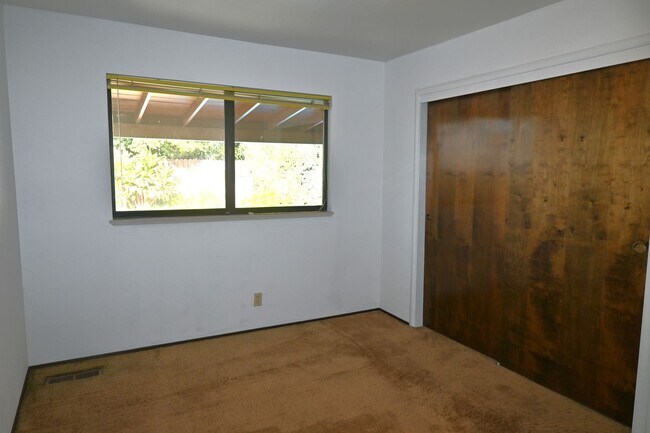 Building Photo - 80 Parkshore Cir