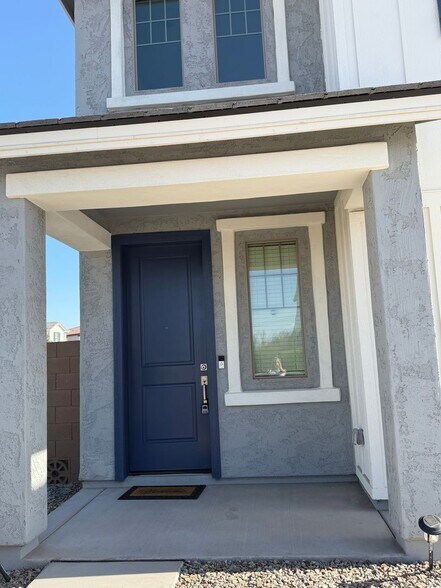 Building Photo - 7407 W Gardenia Ave