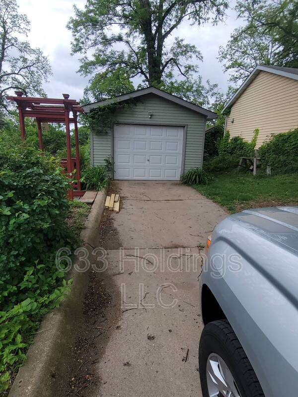 Building Photo - 410 Kutz Ln