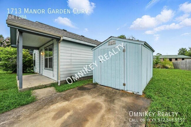 Building Photo - 1713 Manor Garden Curve