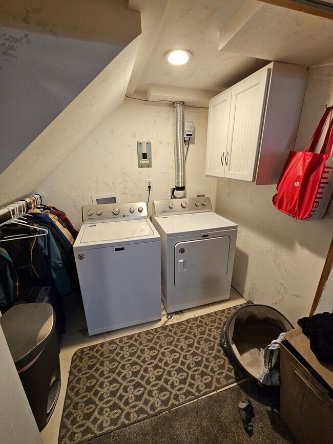 Building Photo - Target Range Single Family Home - 3bdrm (+bonus), 2bath, great yard, garage.  Summer Rental