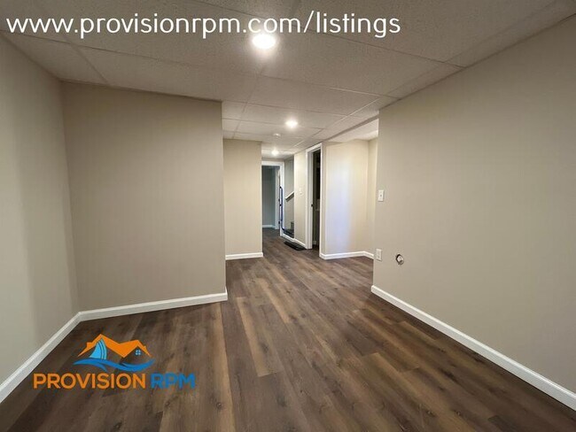 Building Photo - 928 Victory Avenue - C