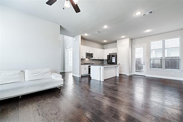 Building Photo - 4200 Del Rey Ave