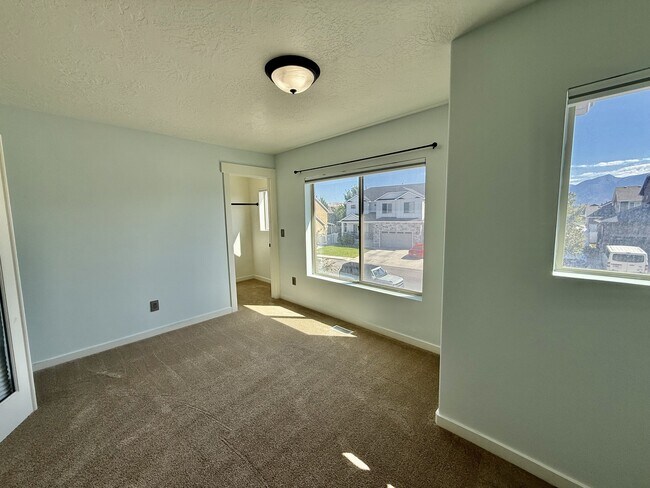Building Photo - 722 S Willow Park Dr