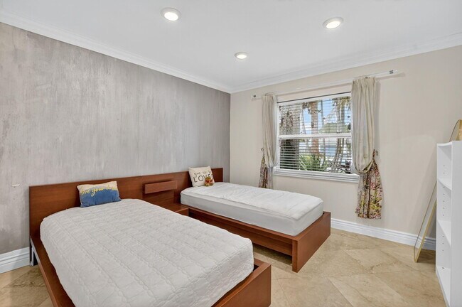 Building Photo - 11170 Mohawk St