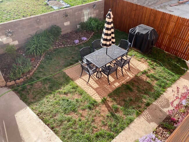 Building Photo - 444 E Montezuma Ave