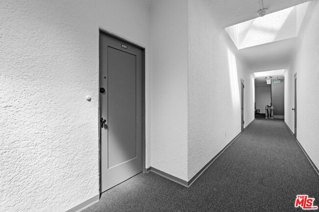 Building Photo - 129 N Swall Dr