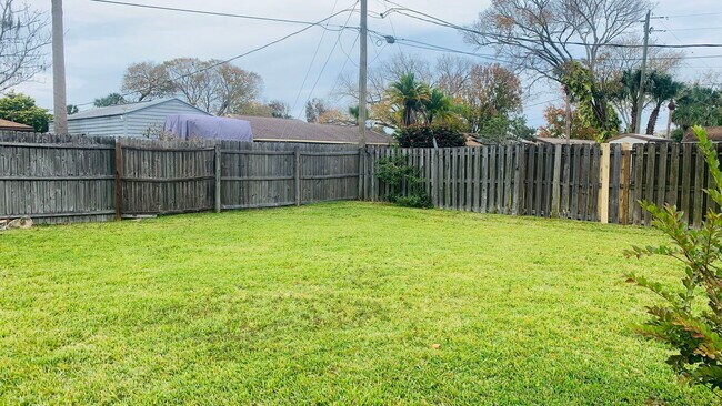 Building Photo - 1985 Big Oak Dr